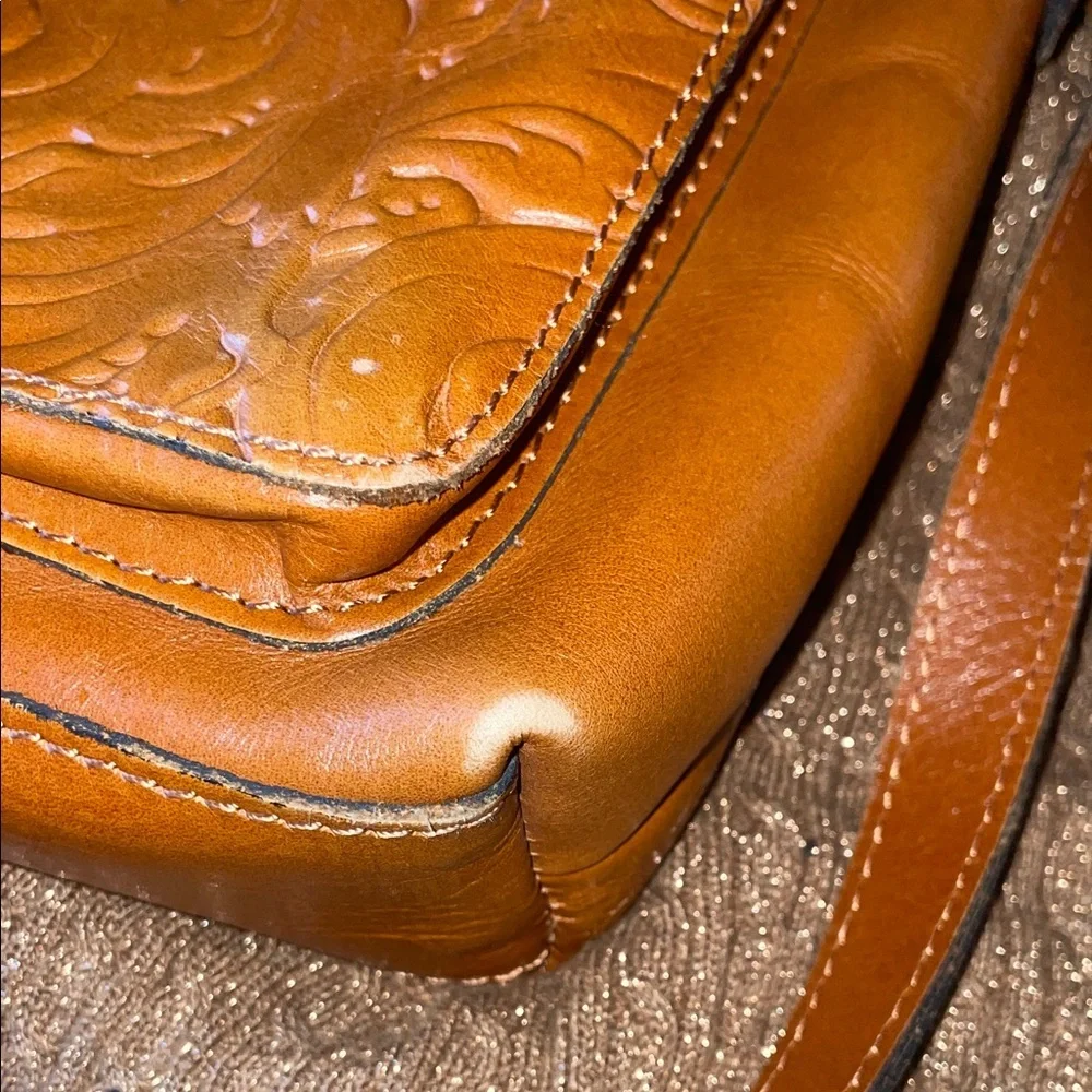 Patricia Nash Embossed Tan Crossbody Bag - Picture 12 of 13